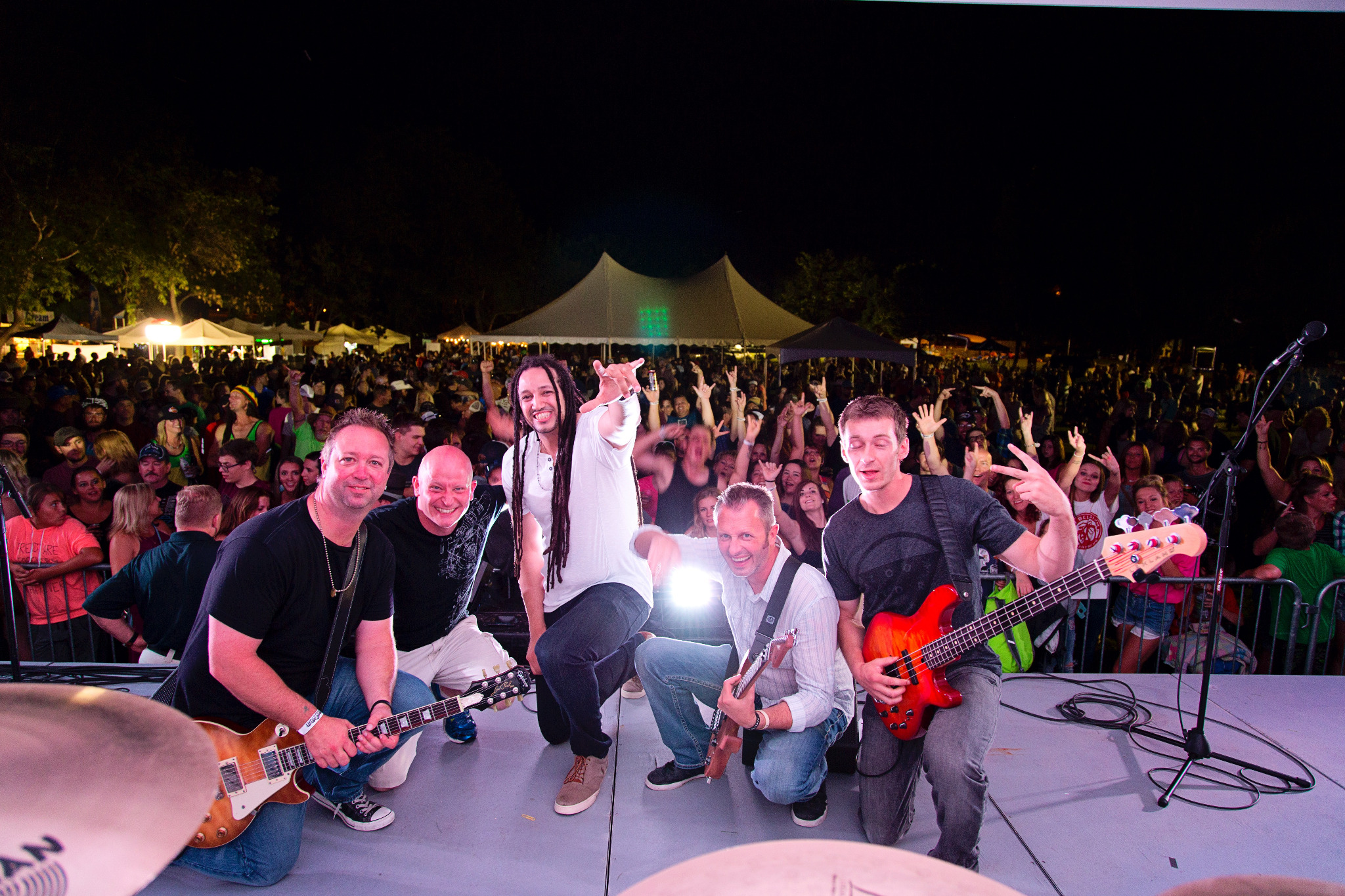 Stu Pray performing live for a crowd